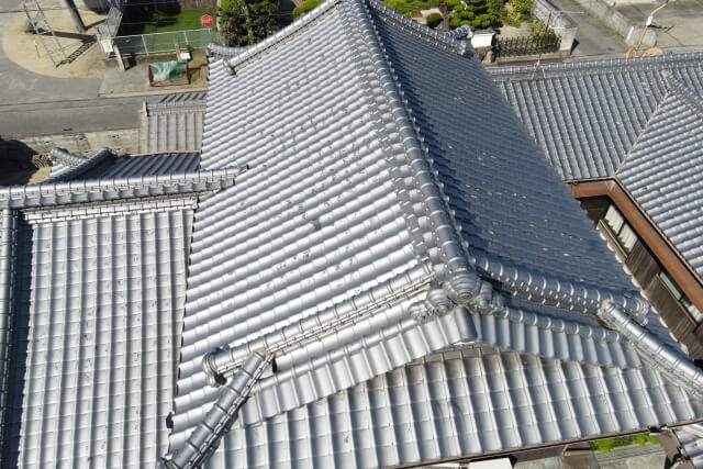 歴史ある寺院の美しい屋根